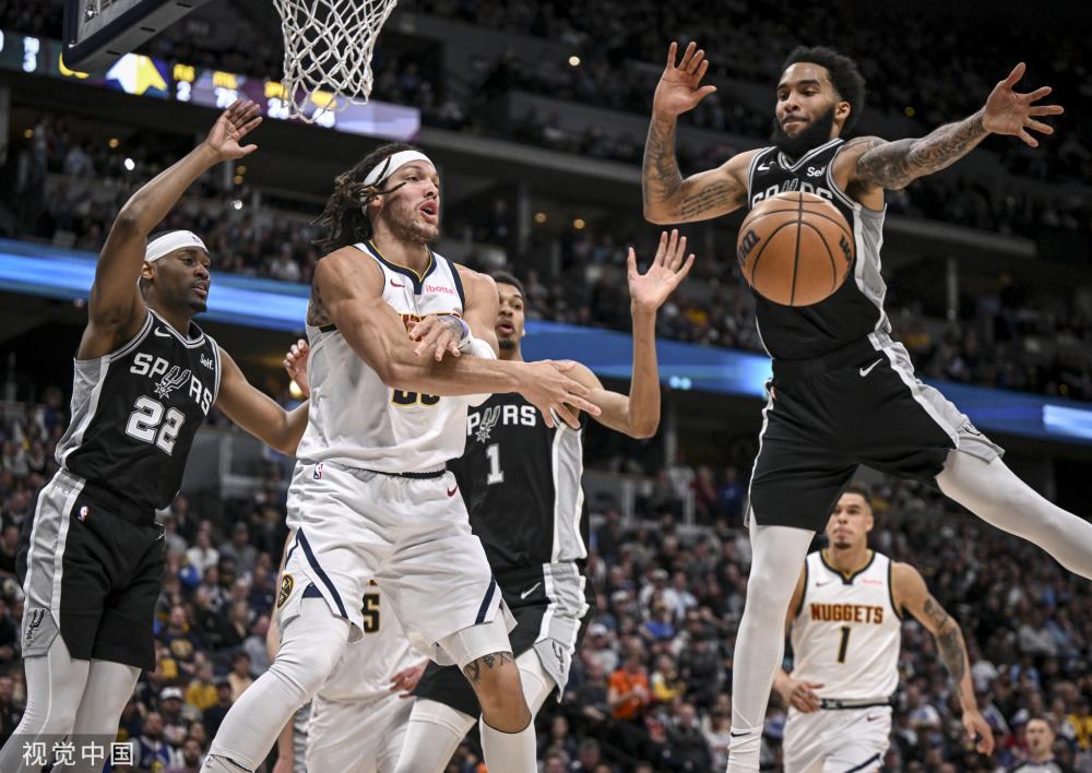 日益透明的 日益透明的